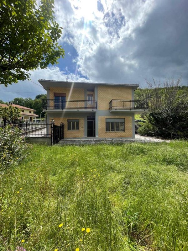 casa indipendente in vendita ad Acquasanta Terme in zona Paggese