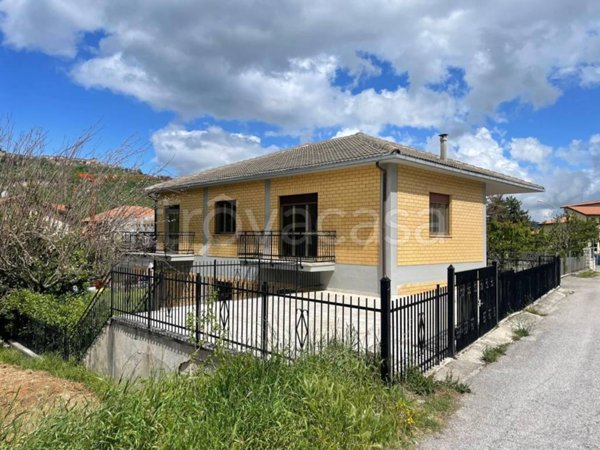 casa indipendente in vendita ad Acquasanta Terme in zona Paggese