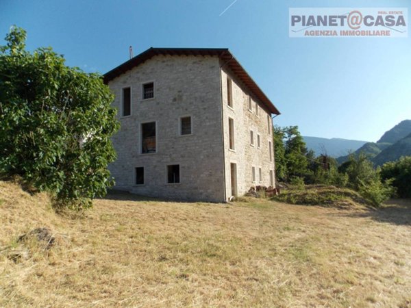 casa indipendente in vendita ad Acquasanta Terme in zona Paggese