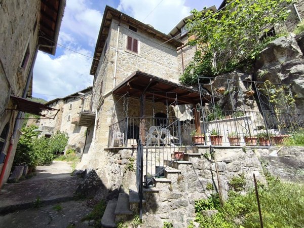 casa indipendente in vendita ad Acquasanta Terme in zona Tallacano