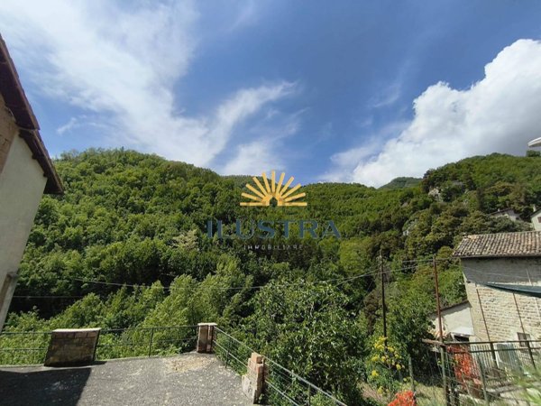 casa indipendente in vendita ad Acquasanta Terme in zona Tallacano