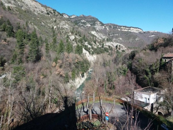 appartamento in vendita ad Acquasanta Terme in zona Centrale