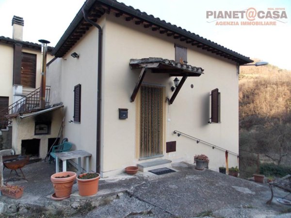 casa indipendente in vendita ad Acquasanta Terme in zona Paggese