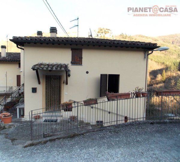 casa indipendente in vendita ad Acquasanta Terme in zona Corneto