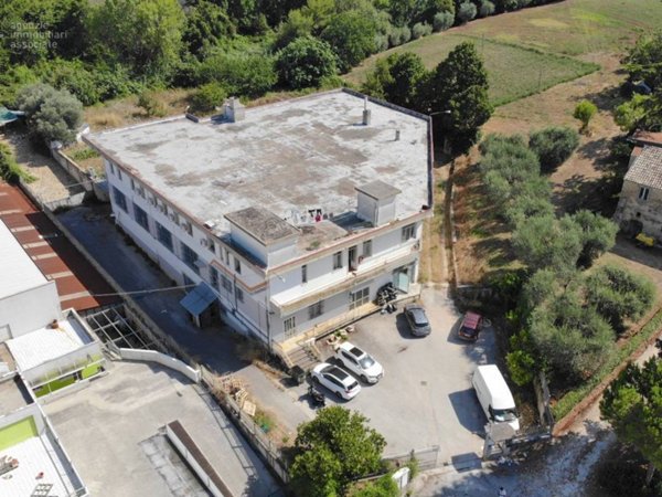 locale commerciale in vendita ad Acquaviva Picena