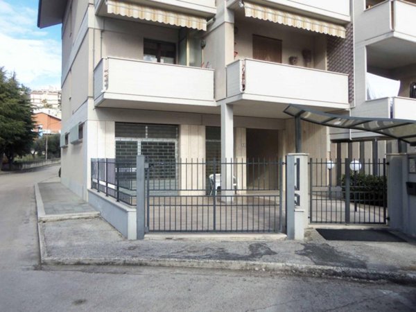 negozio in vendita ad Acquaviva Picena