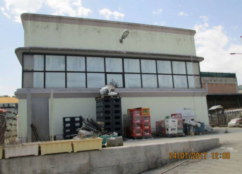 locale commerciale in vendita ad Acquaviva Picena