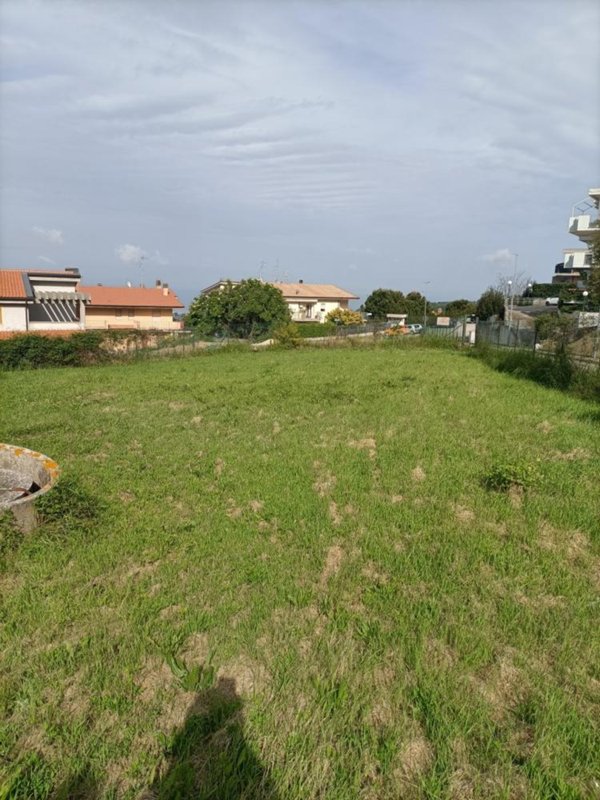 terreno edificabile in vendita ad Acquaviva Picena