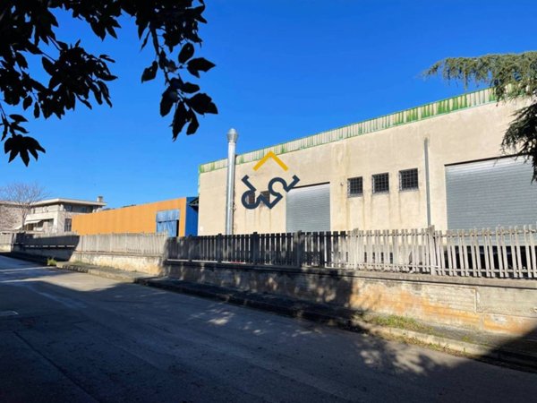 locale commerciale in vendita ad Acquaviva Picena