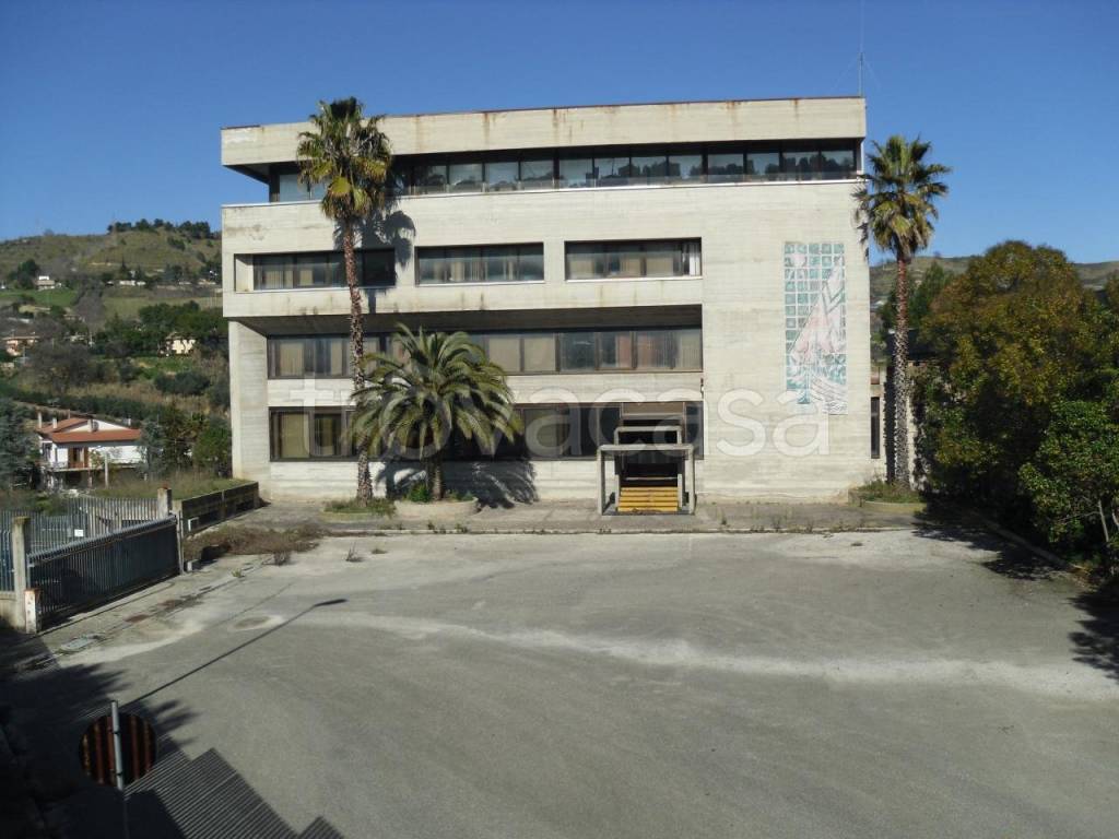 locale commerciale in vendita ad Acquaviva Picena