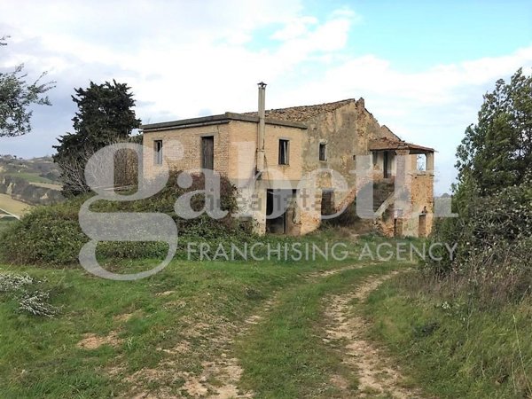 esavano in vendita ad Acquaviva Picena
