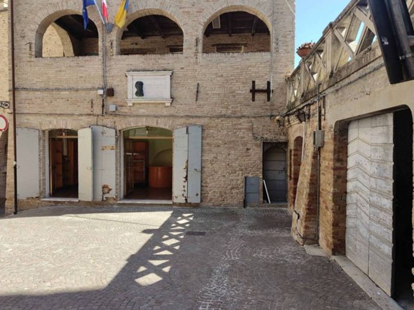 locale commerciale in vendita ad Acquaviva Picena