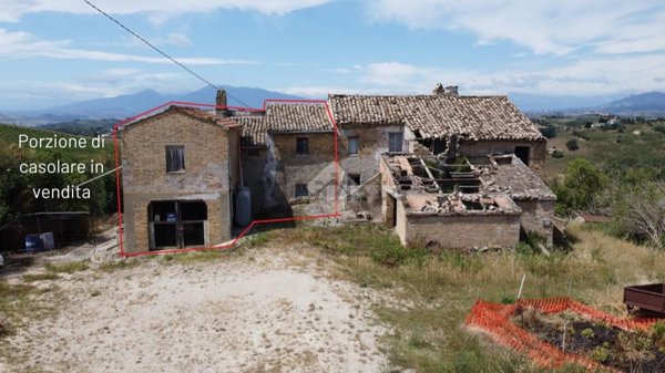 pentavano in vendita ad Acquaviva Picena