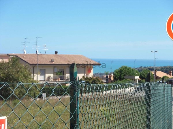 terreno edificabile in vendita ad Acquaviva Picena