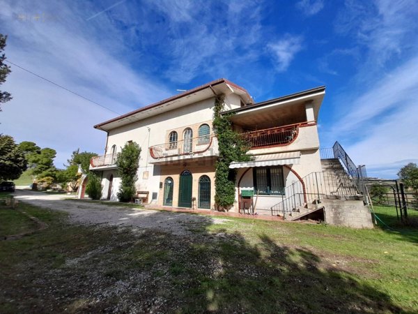 locale di sgombero in vendita ad Acquaviva Picena