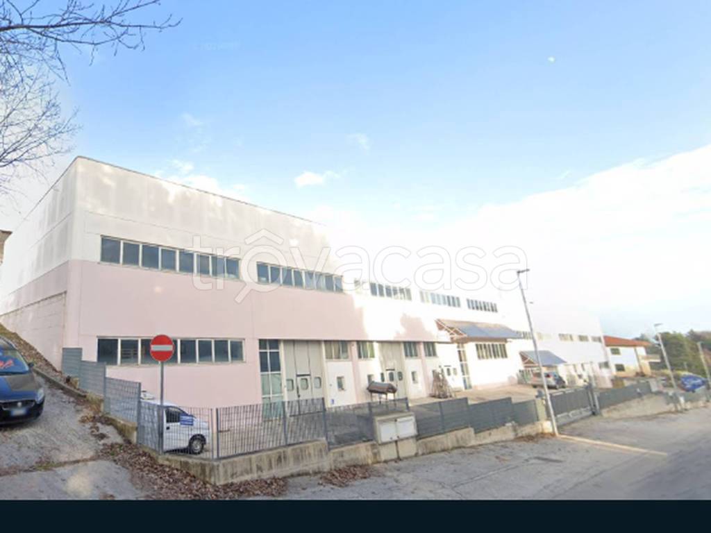 locale commerciale in vendita ad Acquaviva Picena