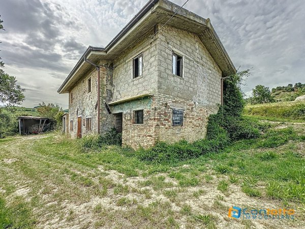 pentavano in vendita ad Acquaviva Picena