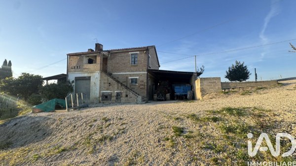 pentavano in vendita ad Acquaviva Picena