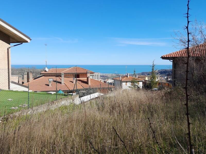 terreno edificabile in vendita ad Acquaviva Picena