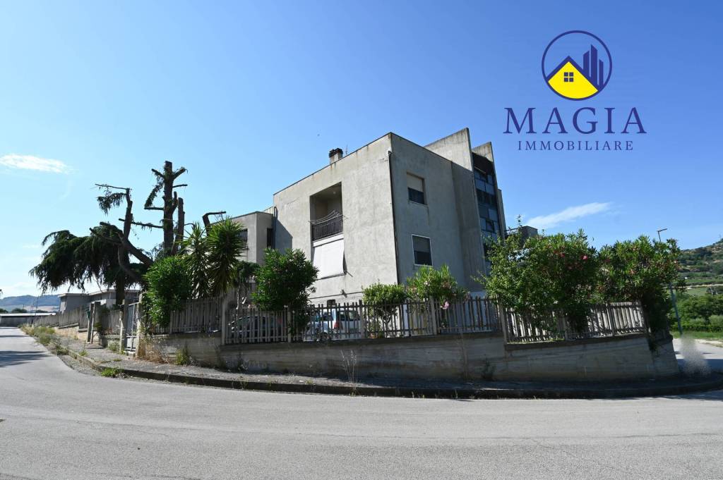 locale commerciale in vendita ad Acquaviva Picena