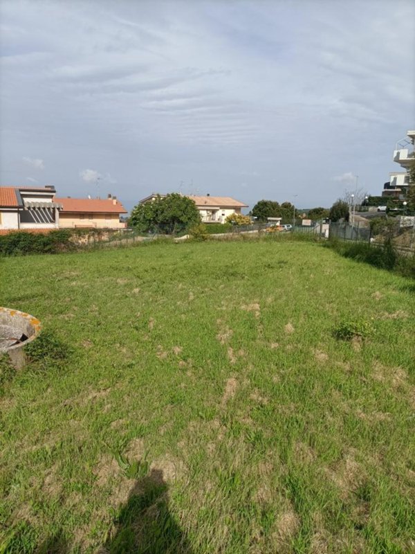 terreno edificabile in vendita ad Acquaviva Picena