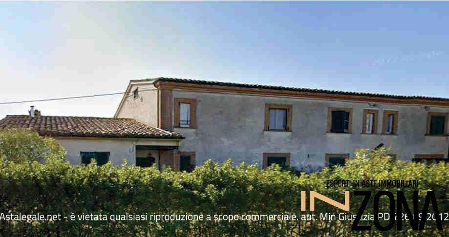 pentavano in vendita ad Acquaviva Picena