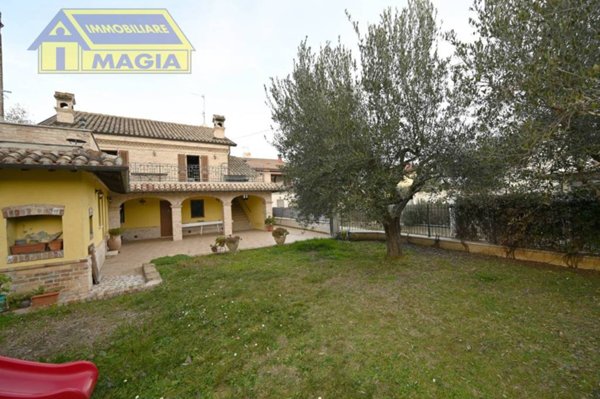 casa indipendente in vendita ad Appignano del Tronto