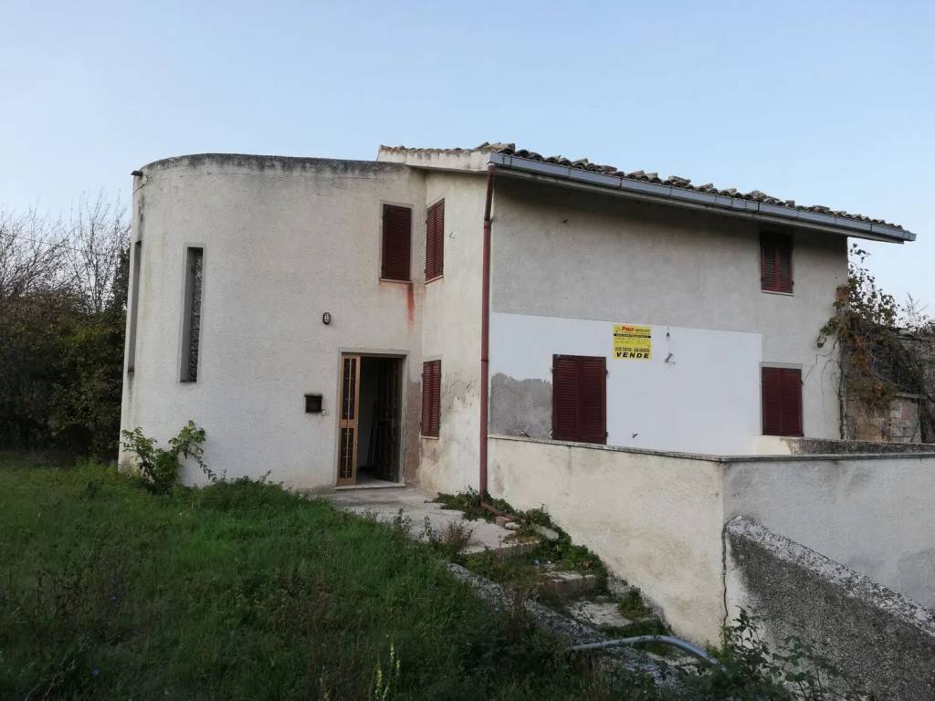 casa indipendente in vendita ad Appignano del Tronto