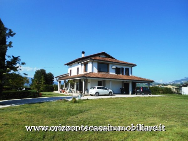casa indipendente in vendita ad Appignano del Tronto