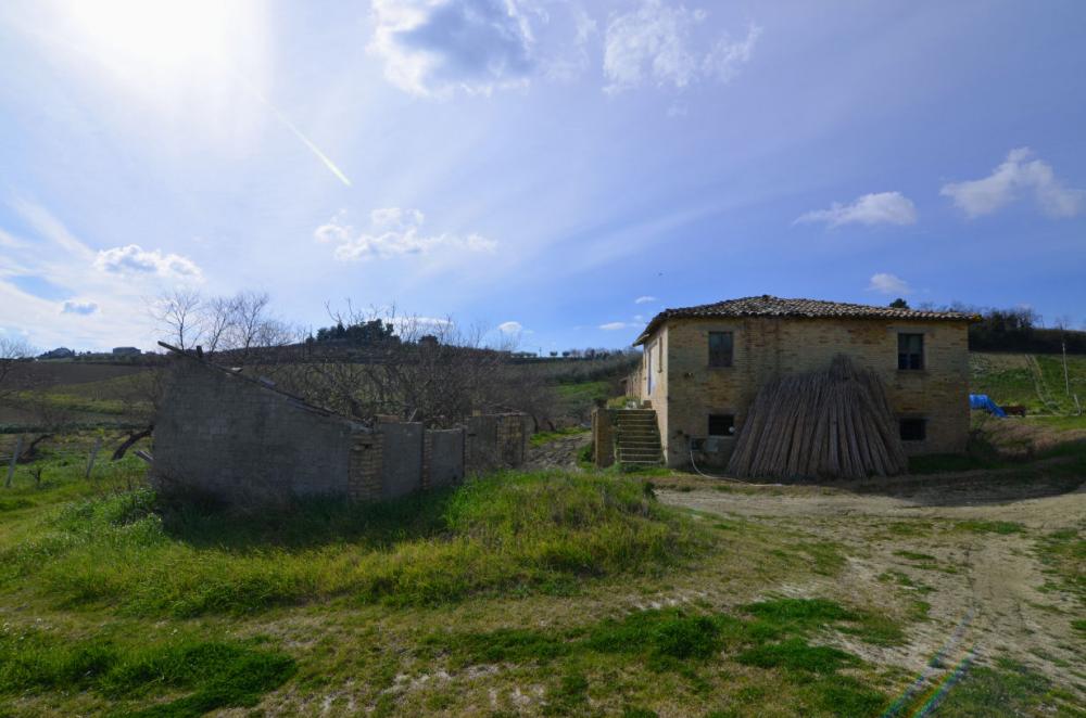 casa indipendente in vendita ad Appignano del Tronto in zona San Francesco