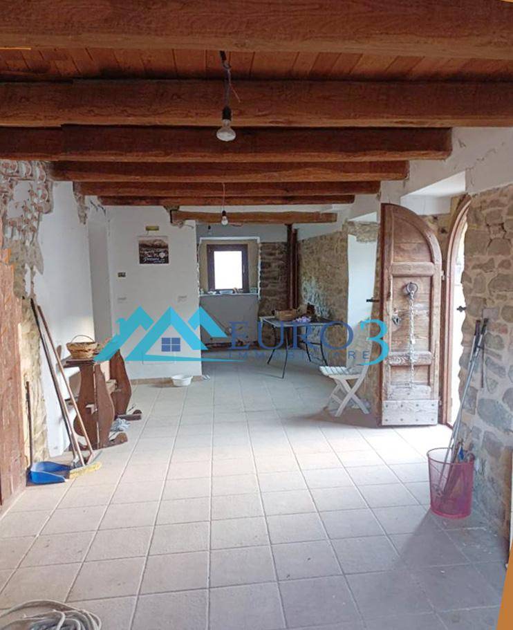 casa indipendente in vendita ad Arquata del Tronto in zona Pretare