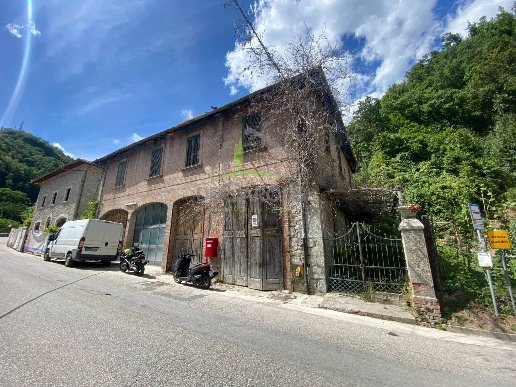 casa indipendente in vendita ad Arquata del Tronto in zona Borgo di Arquata