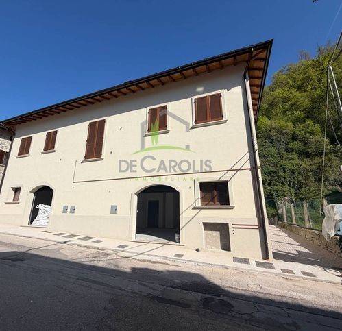 casa indipendente in vendita ad Arquata del Tronto in zona Borgo di Arquata