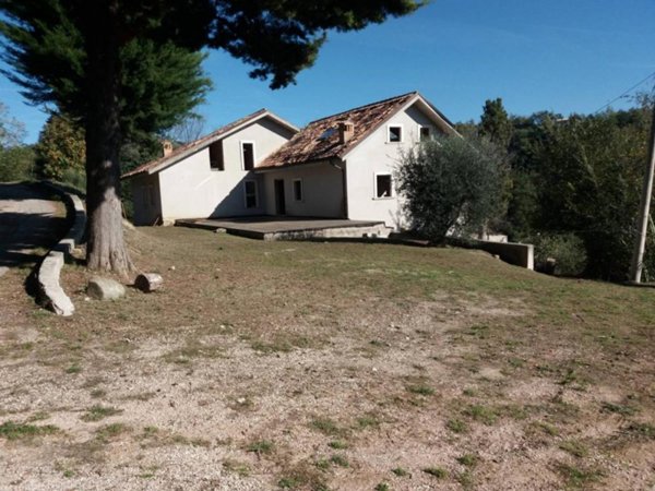 villa in vendita ad Ascoli Piceno in zona Centro Storico