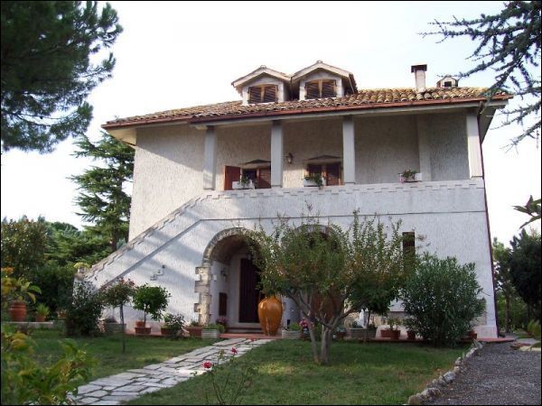 casa indipendente in vendita ad Ascoli Piceno in zona Porta Maggiore