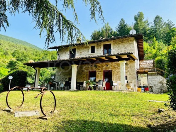 casa indipendente in vendita ad Ascoli Piceno in zona Castel Trosino