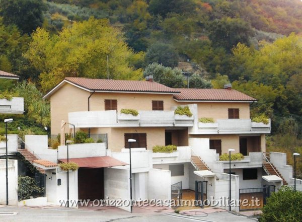 casa indipendente in vendita ad Ascoli Piceno in zona Lisciano