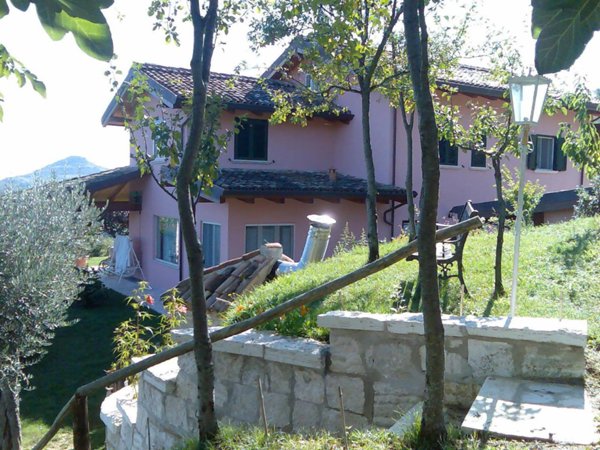 casa indipendente in vendita ad Ascoli Piceno in zona Marino del Tronto