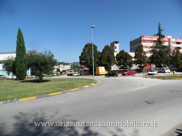 locale commerciale in vendita ad Ascoli Piceno in zona Lu Battente