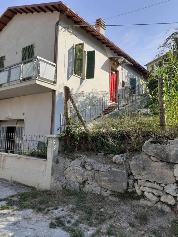 casa indipendente in vendita ad Ascoli Piceno in zona Castel Trosino