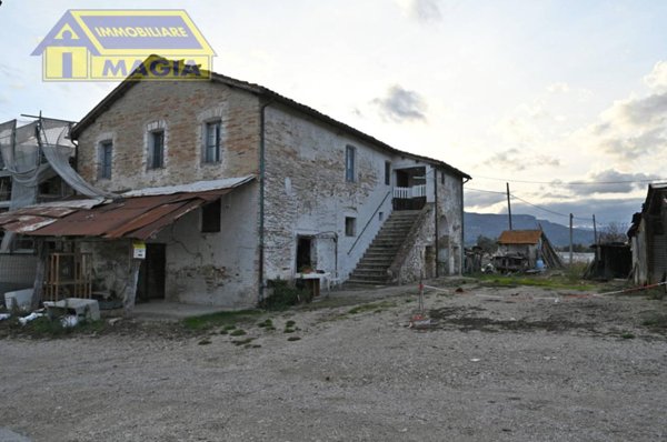 casa indipendente in vendita ad Ascoli Piceno in zona Campolungo