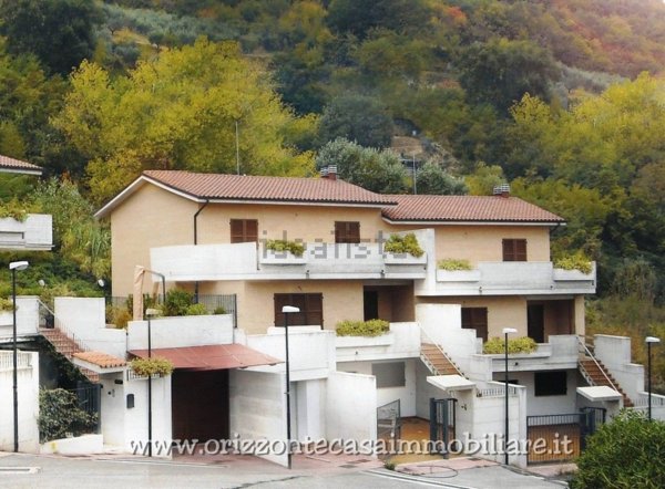 villa in vendita ad Ascoli Piceno in zona Lisciano