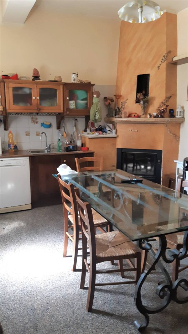 casa indipendente in vendita ad Ascoli Piceno in zona Mozzano
