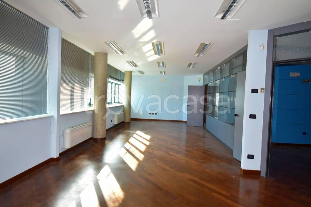 ufficio in vendita ad Ascoli Piceno