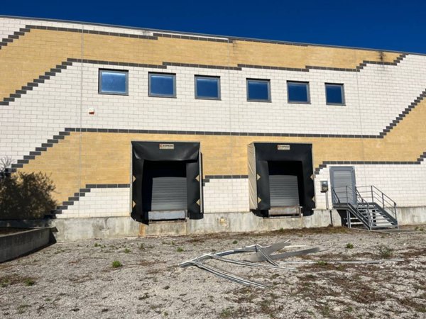 locale commerciale in vendita ad Ascoli Piceno