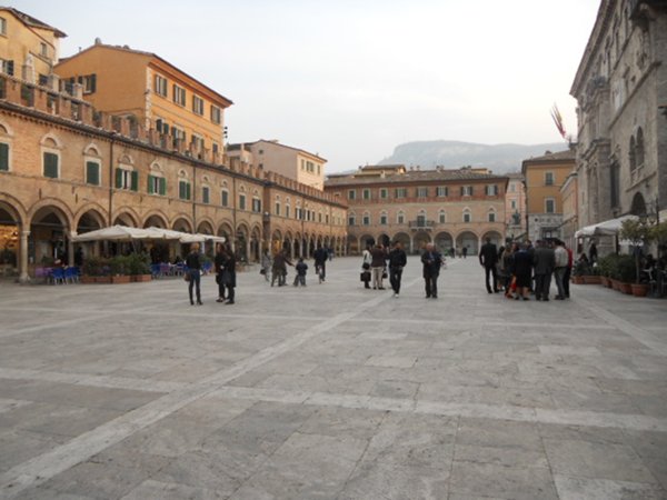 negozio in vendita ad Ascoli Piceno in zona Centro Storico