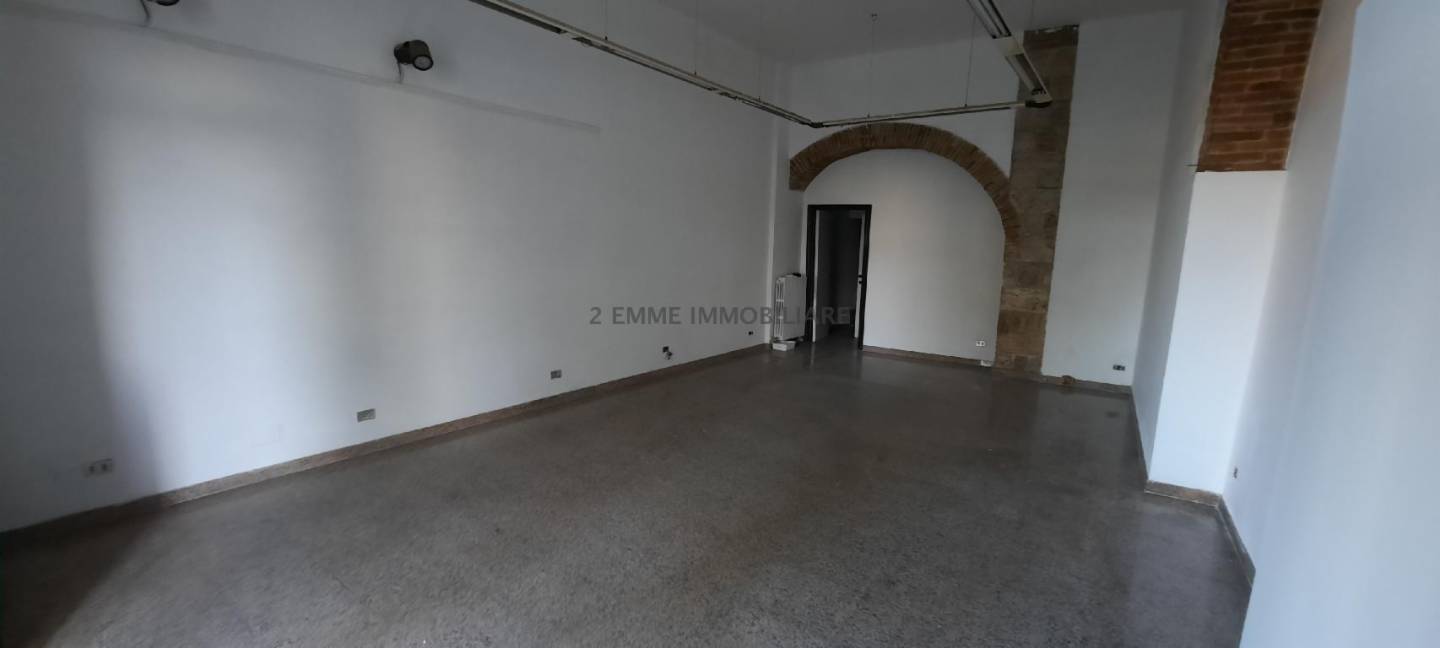 locale commerciale in vendita ad Ascoli Piceno in zona Centro Storico