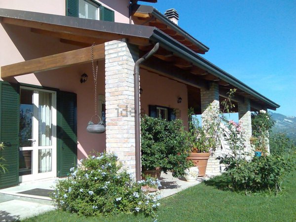 casa indipendente in vendita ad Ascoli Piceno in zona Marino del Tronto