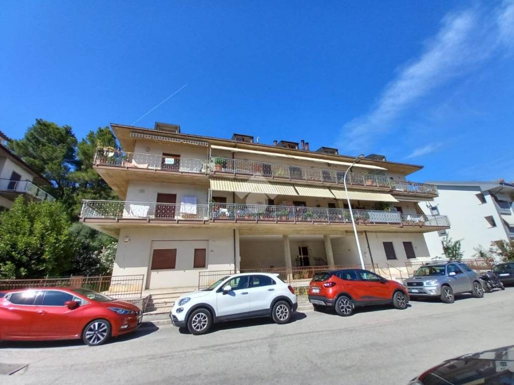 appartamento in vendita ad Ascoli Piceno in zona Brecciarolo