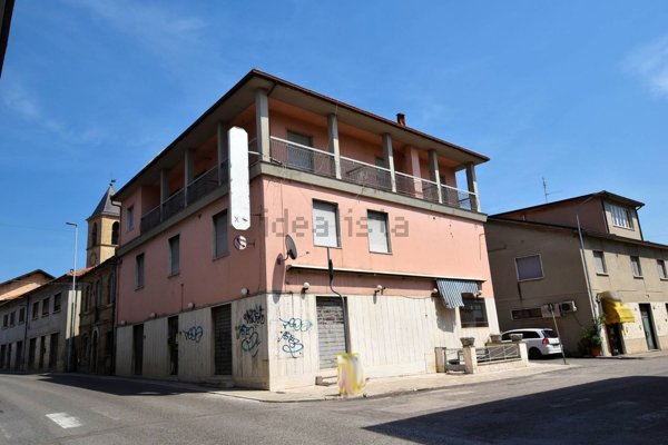 casa indipendente in vendita ad Ascoli Piceno in zona Centro Storico
